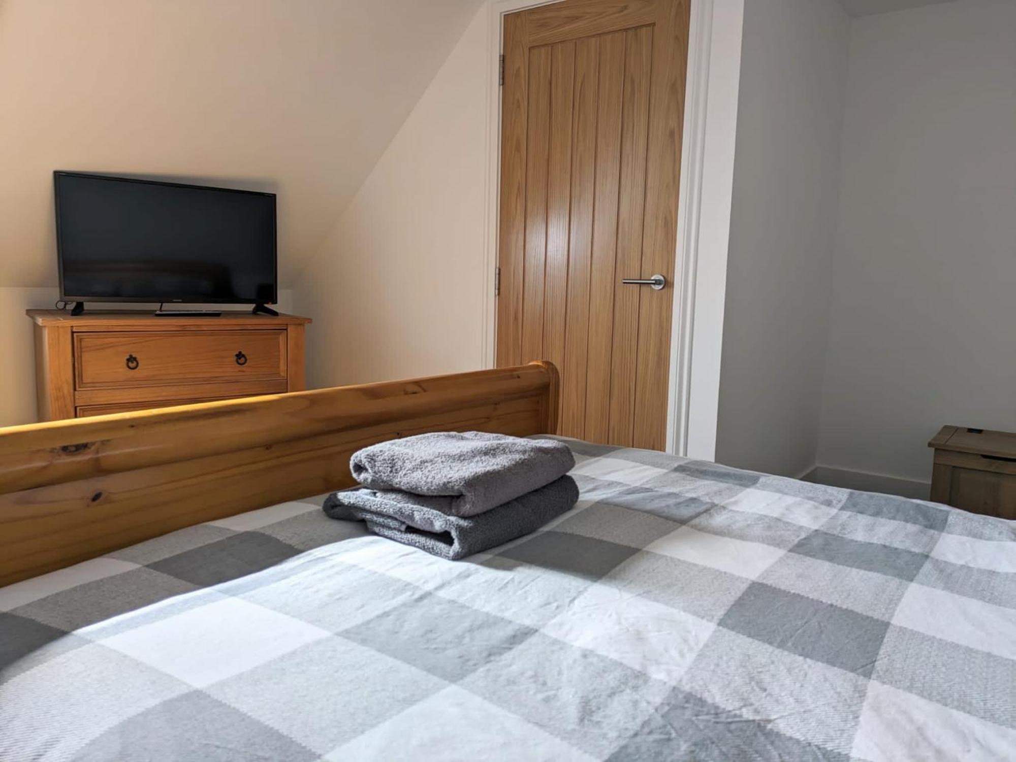 2 Bedroom Townhouse With Seaview On The Nc500 Wick Уик Екстериор снимка